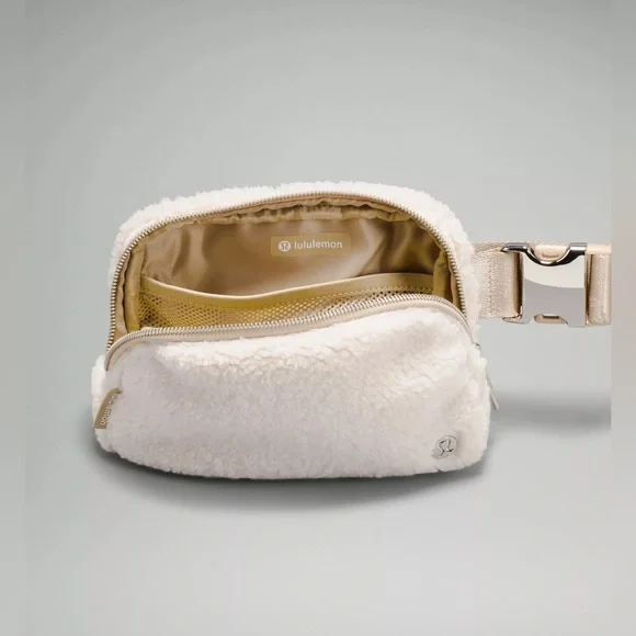 Lululemon Everywhere Fleece Belt Bag Ivory - Picture 2 of 2